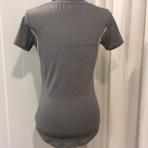 Under Armour Iso-chill tee size xs - Picture 2 of 12